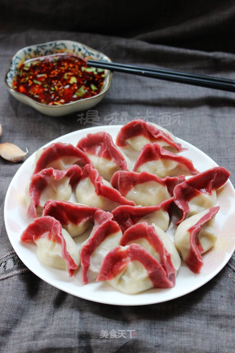 Prosperous, Happy Events Again and Again-lotus Vegetable Red Skirt Dumplings recipe