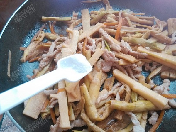 Stir-fried Shredded Pork with Bamboo Shoots recipe