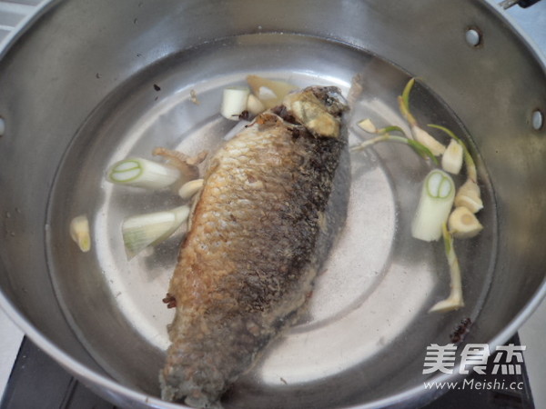 Silver Bud Shiitake Mushroom Crucian Fish Soup recipe