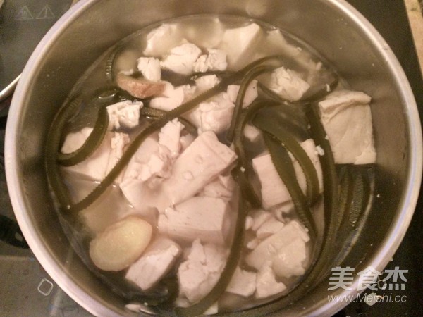 Seaweed Tofu Soup recipe