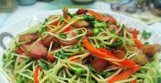 Stir-fried Bacon with Black Bean Sprouts recipe