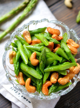 Asparagus Mixed with Cashew Nuts recipe