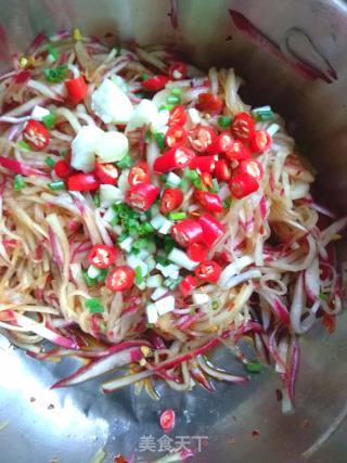 Carmine Shredded Radish in Cold Dressing recipe