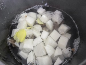 Drink Three Bowls of Pork Lung and Radish Soup, Sweet! recipe