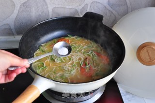 Hot Noodle Soup with Shredded Shrimp and Carrot recipe