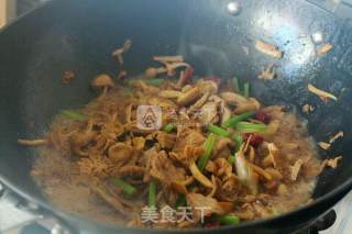 Stir-fried Pork with Wild Yellow Mushroom (inner Mongolian Wild Yellow Mushroom with Tender Celery) recipe