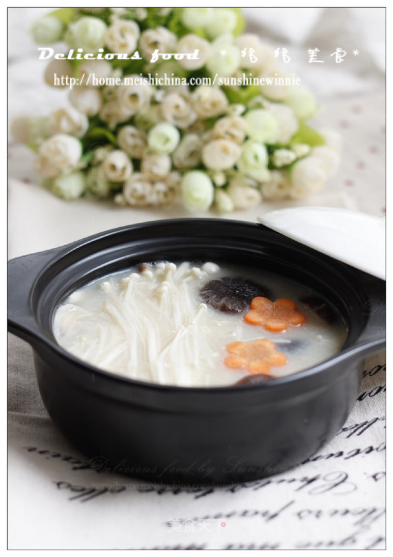 Easily Make Delicious Soup-----soybean Milk and Fresh Mushroom Pot recipe