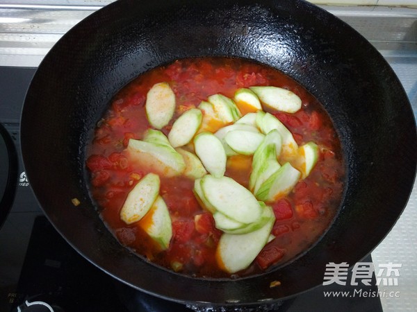 Tomato Loofah Soup recipe