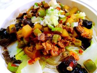 Rice Noodles with Beans and Potato Minced Pork recipe