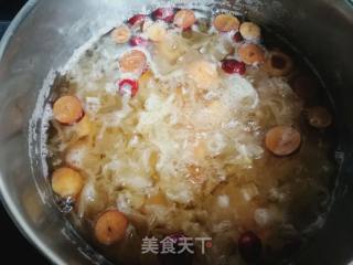 Longan, Red Date and White Fungus Soup recipe