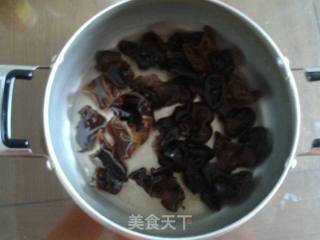 Black Fungus Mixed with Cucumber recipe