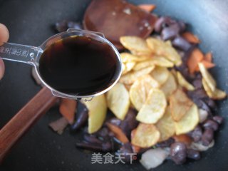 Fried Potato Chips with Red Mushroom recipe