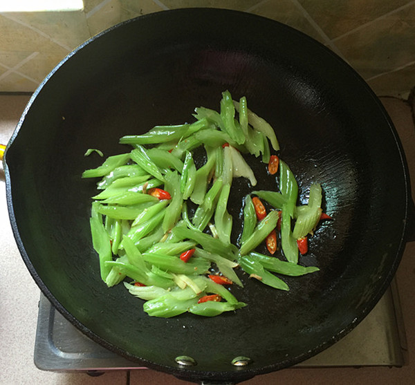 Celery Stir-fried Stewed Beef recipe