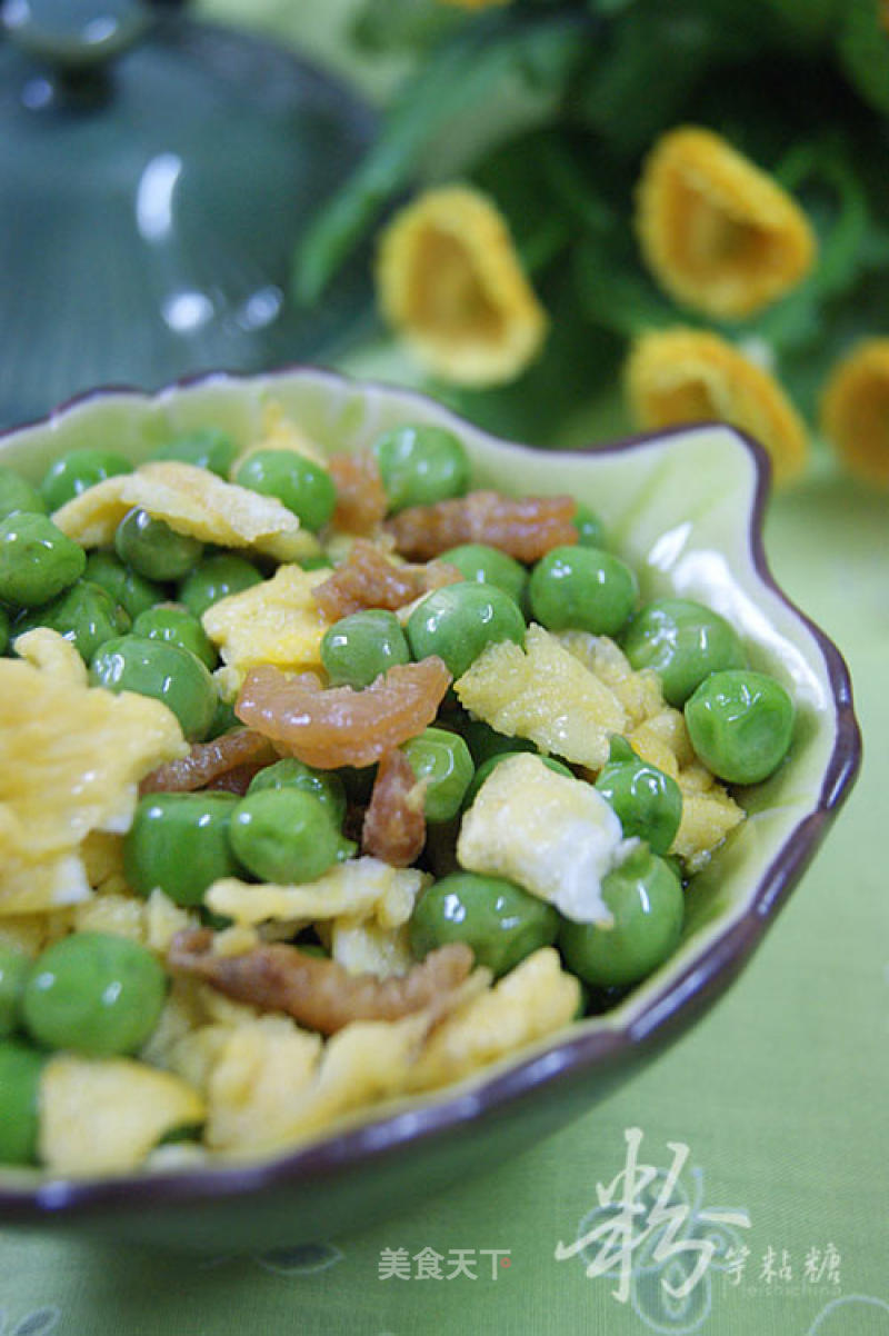 Fried Bowl of Beans with Golden Hook