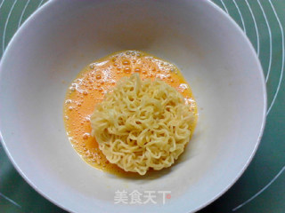 Scallion Instant Noodles and Egg Sticks recipe