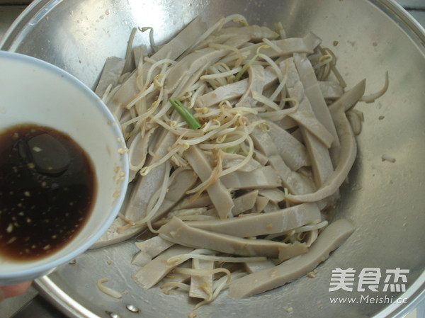 Stir-fried Chinese Intestines with Mung Bean Sprouts recipe