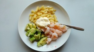 Avocado, Shrimp and French Fries Salad recipe