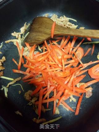 Stir-fried Shredded Pork with Carrots recipe
