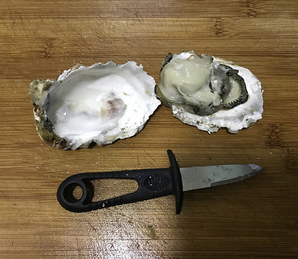 Steamed Oysters with Garlic recipe