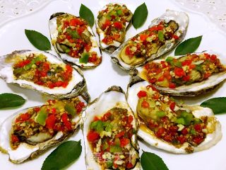 Roasted Oysters with Garlic and Bell Peppers recipe