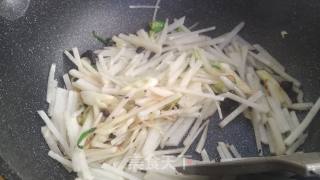 Stir-fried Beef with Radish recipe
