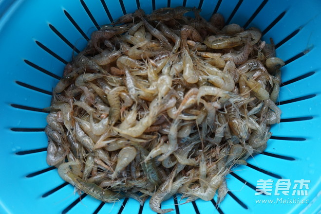 Stir-fried River Prawns with Leek recipe