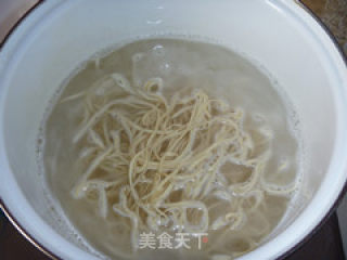 Sauce-flavored Salt and Pepper Pork Chop Noodles recipe