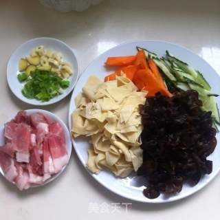 Stir-fried Dried Tofu with Home-cooked Fungus recipe