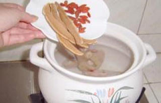 Trotter and Lotus Root Soup recipe