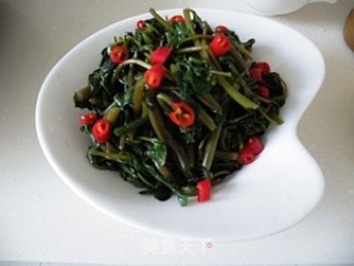 Purslane with Garlic and Hemp Sauce recipe