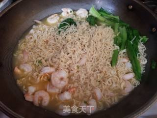 Instant Noodles with Shrimp recipe