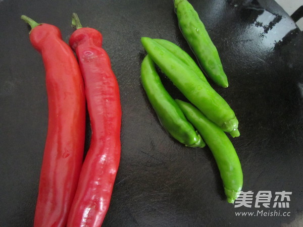 Stir-fried Poached Egg with Double Pepper recipe