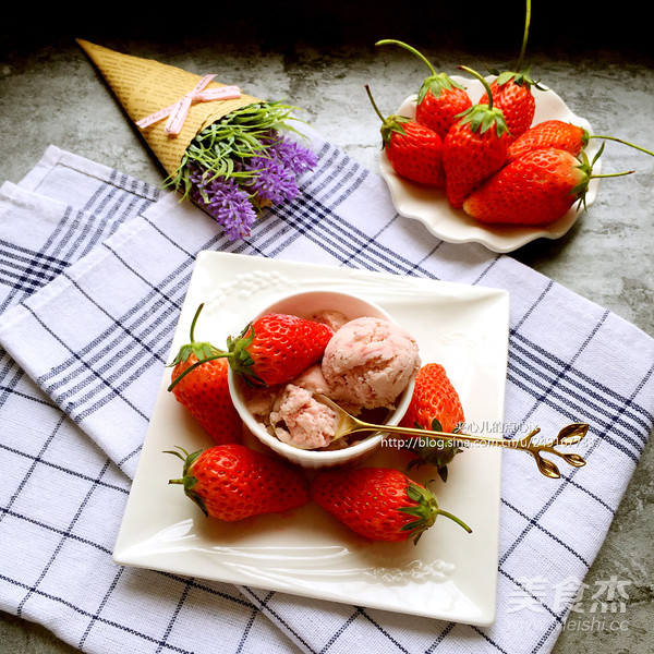 Strawberry Yogurt Ice Cream recipe