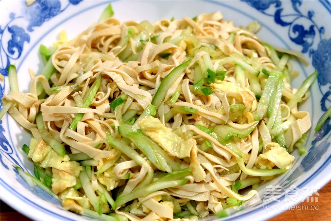 Cucumber and Egg Mixed with Tofu Shreds recipe