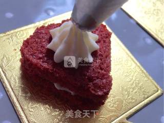 Heart-shaped Red Velvet Cream Cake recipe