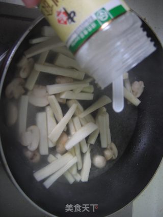 Stir-fried Mushrooms with Rice White recipe