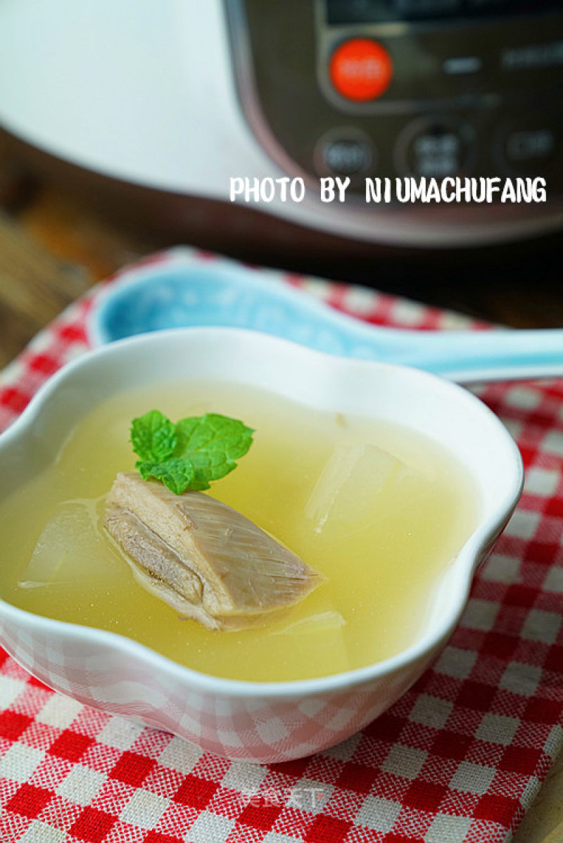 Winter Melon Conch and Chicken Bone Soup recipe