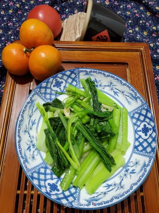 Stir-fried Chi Choy Heart with Garlic Slices recipe