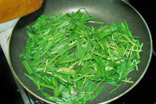 Stir-fried Whitebait with Leek recipe