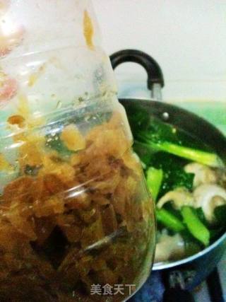 Beef Tendon Noodle Soup with Vegetables, Mushrooms and Mushrooms recipe