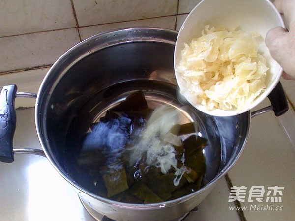 Cantonese White Fungus Syrup recipe