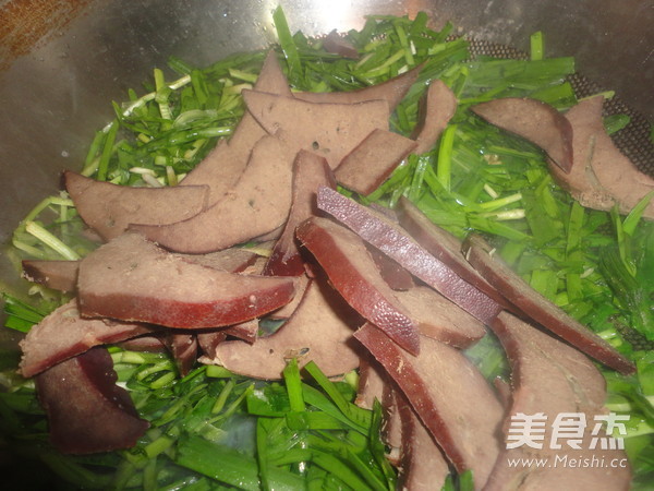 Stir-fried Pork Liver with Leek recipe