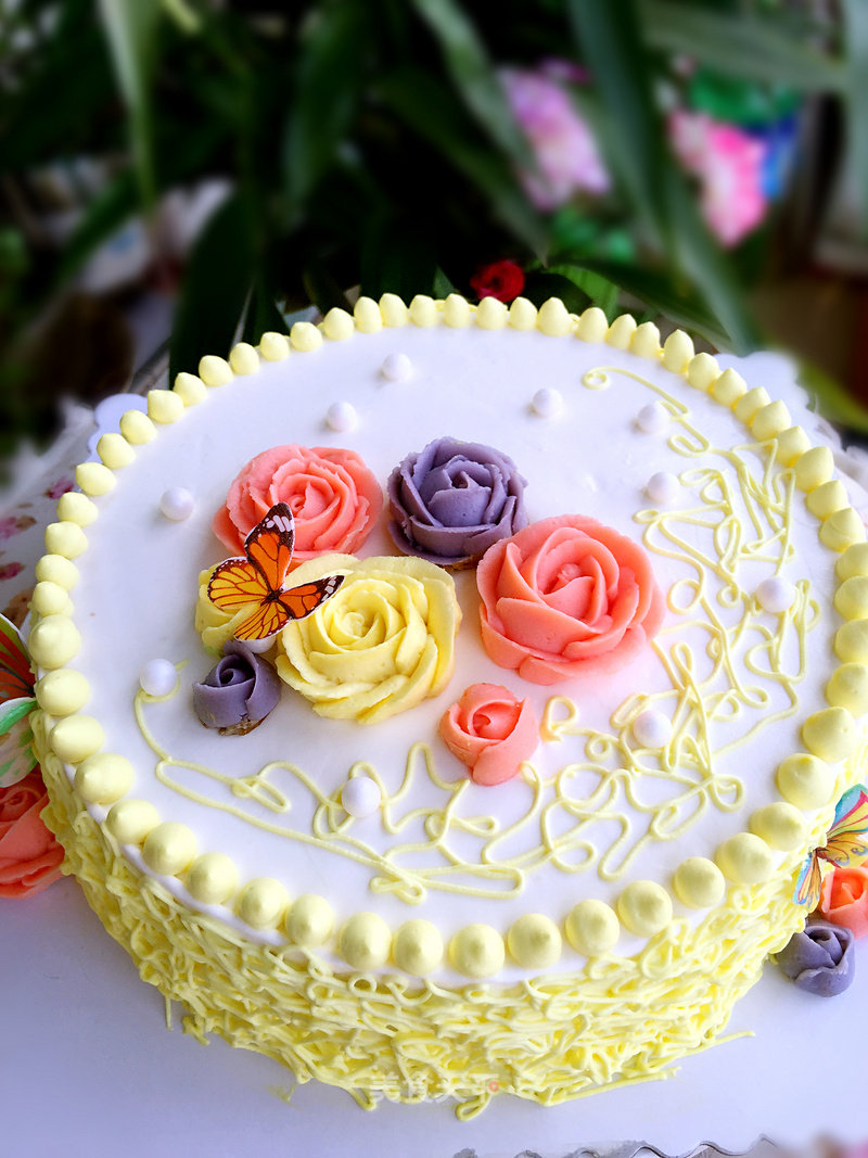 Small Fresh Decorated Cake recipe