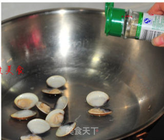 A Bowl of Warm Nourishing and Nourishing Soup in Winter-pk Hotel's Delicious Sea Cucumber Soup recipe