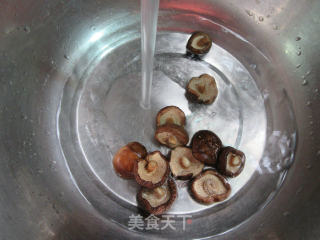 Mushrooms, Peanuts and Egg Sauce recipe