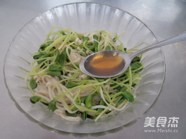 Black Bean Sprouts Mixed with Enoki Mushrooms recipe