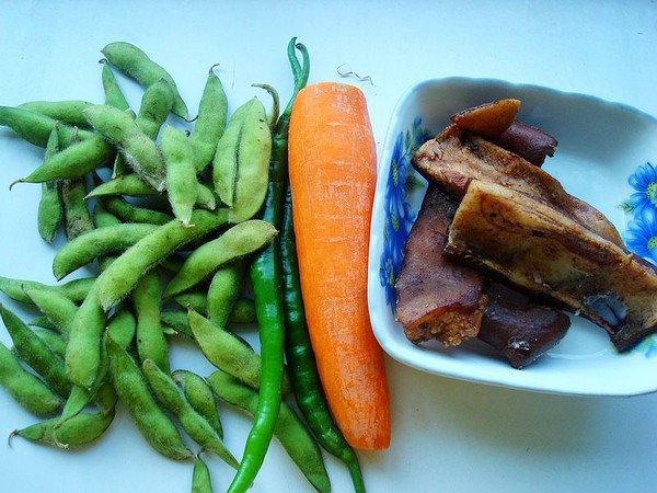 Stir-fried Pork Skin with Edamame and Carrot recipe