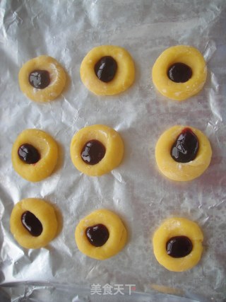 Warm Winter-biscuits with Blueberry Sauce recipe