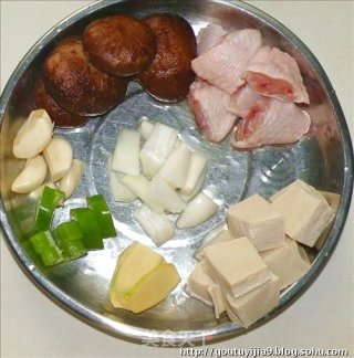 Frozen Tofu and Mushroom Chicken Wings in Claypot recipe