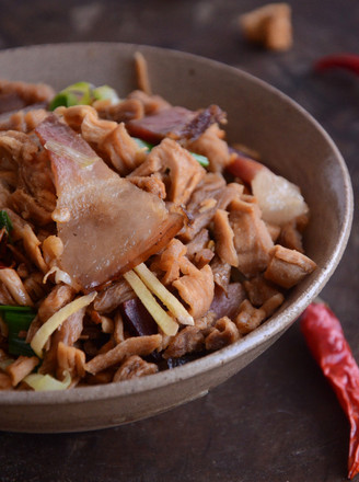 Weishan Commune Liuyang Cuisine: Stir-fried Bacon with Dried Radish recipe